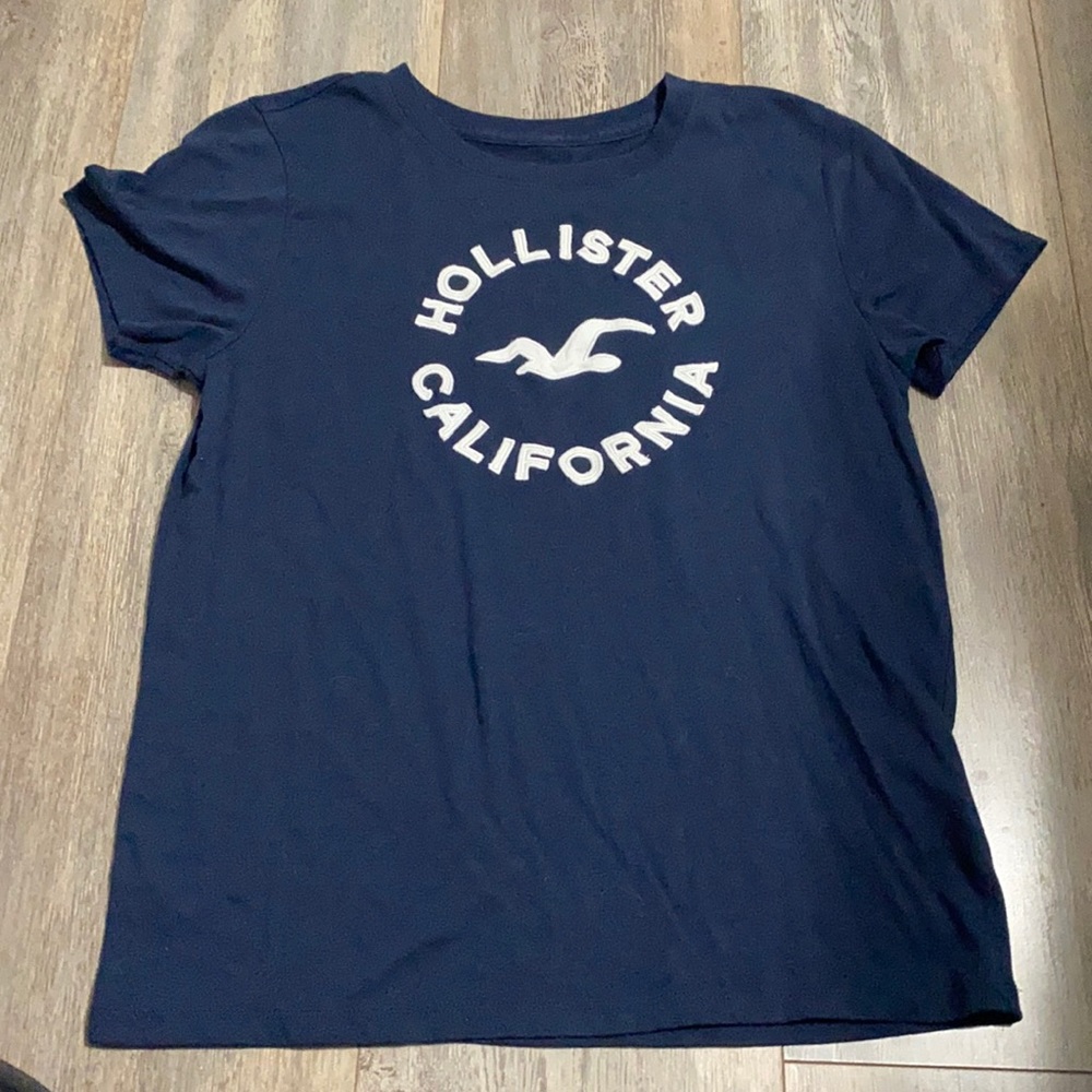 hollister tshirt